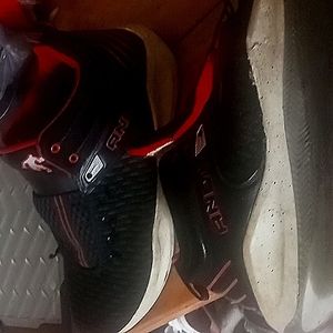 Im selling a pair of mens size 11 AND1 shoes there white,black and white